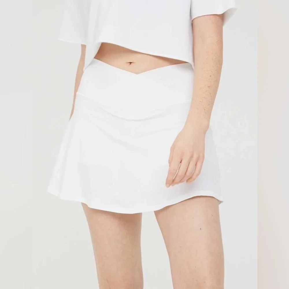 OFFLINE By Aerie Real Me Crossover Tennis Skort White Women’s Medium - Picture 1 of 7